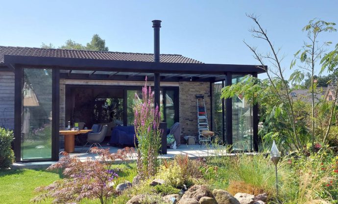 Tuinkamer met houtkachel in Weiteveen